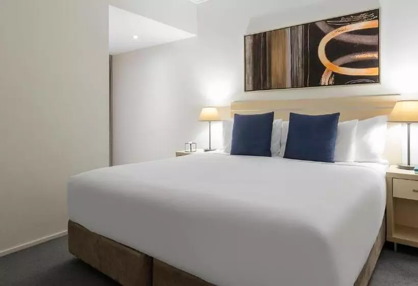 2 Bedrooms Apartment River View, Oaks Brisbane Aurora Suites