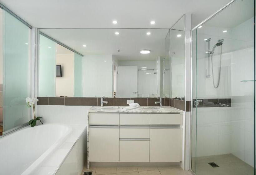 Апартаменты 1 Спальня с Видом, Reflections Tower Two