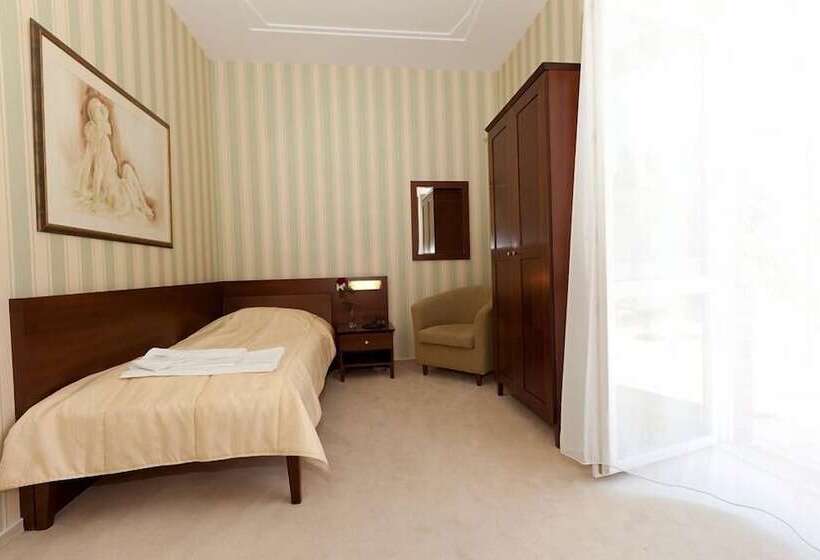 غرفة قياسية فردية, Sandor Pavillon