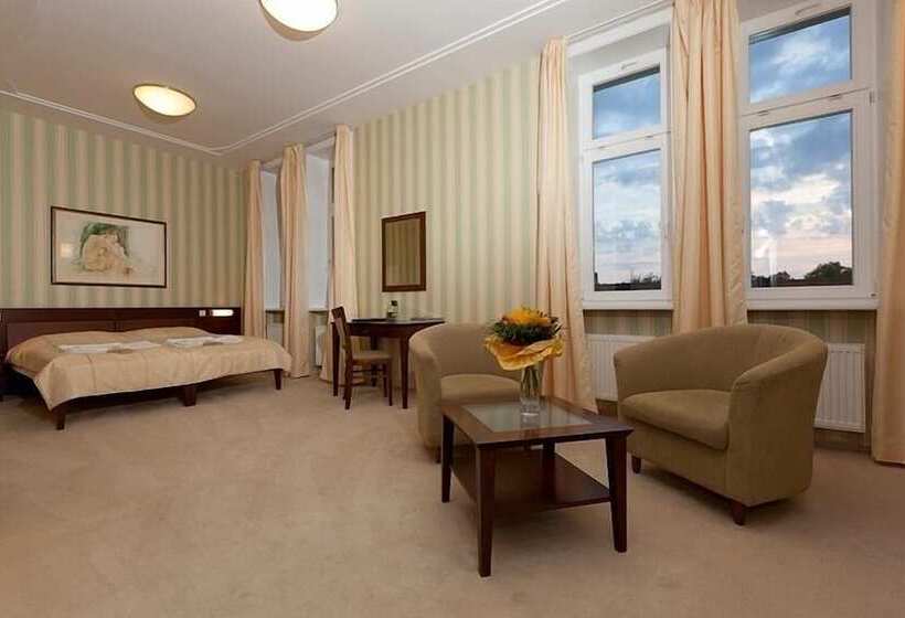 غرفة سوبيريور, Sandor Pavillon