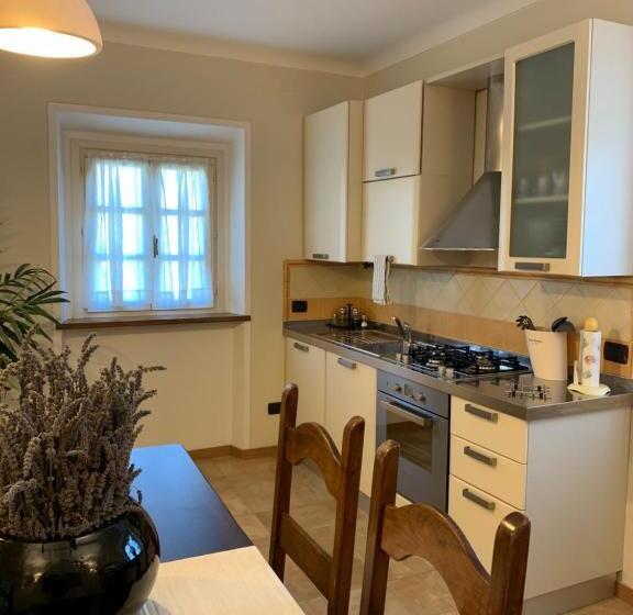 דירת חדר, Borgo La Morra