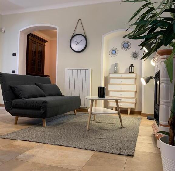 דירת חדר, Borgo La Morra