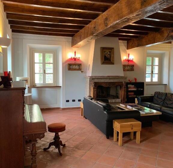 דירת חדר, Borgo La Morra