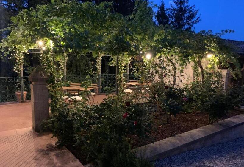 דירת שני חדרים, Borgo La Morra