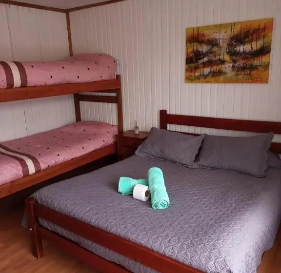 バスルーム共同エコノミー4人部屋, Hostal Valentino Villarrica
