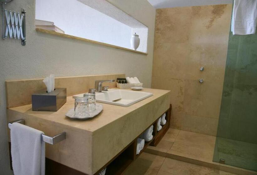 Suite with lake view, La Reserva Chapala