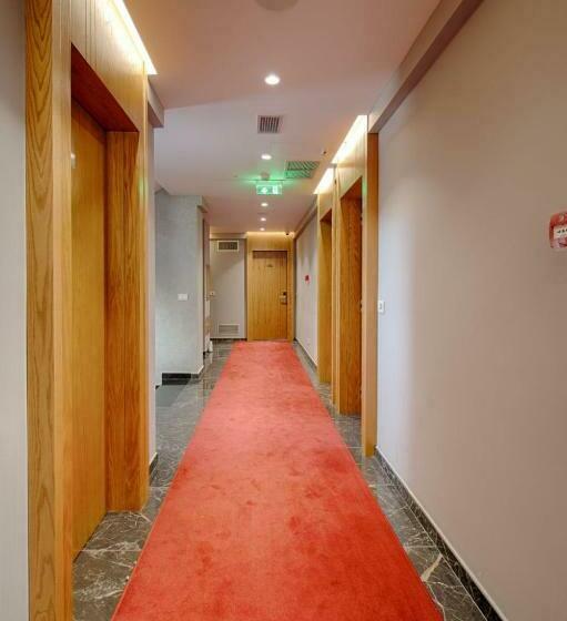 חדר סטנדרט לשלושה, Primo