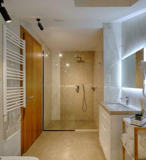 חדר סטנדרט לשלושה, Primo