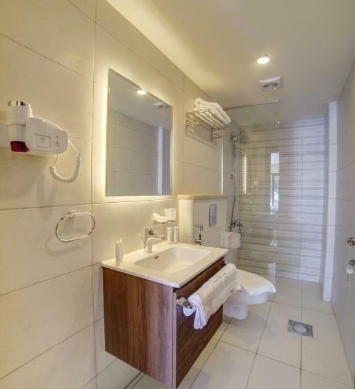 اتاق لوکس با بالکن و چشم‌انداز دریا, Sea View