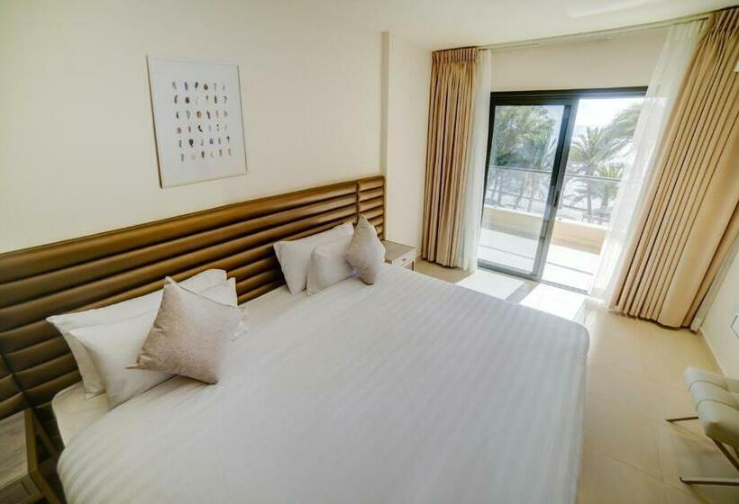 غرفة قياسية مطلّة علي البحر مزوَّدة بشُرفة, Sea View