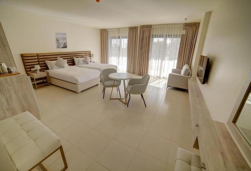 اتاق لوکس با بالکن و چشم‌انداز دریا, Sea View