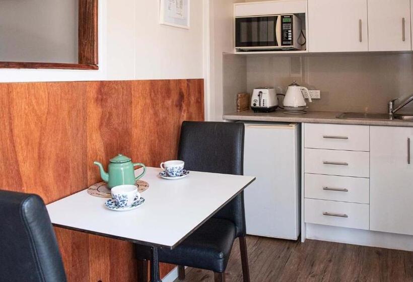 חדר סטנדרט, The Staging Post