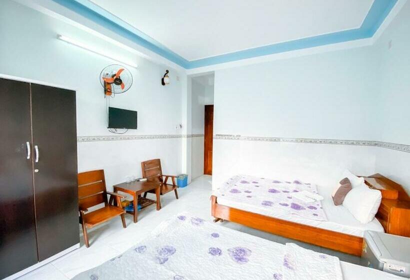 اتاق خانوادگی, An Phat Motel