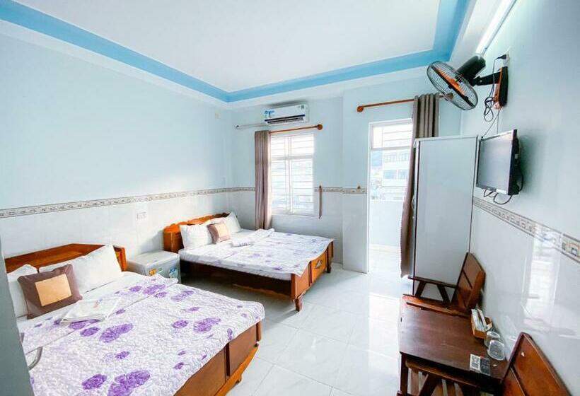 اتاق خانوادگی, An Phat Motel
