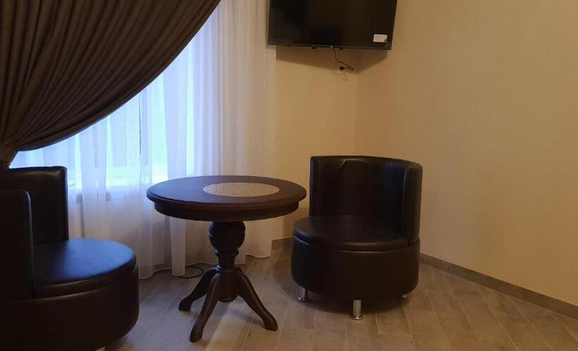 スタンダードバンガロー, ник аэро