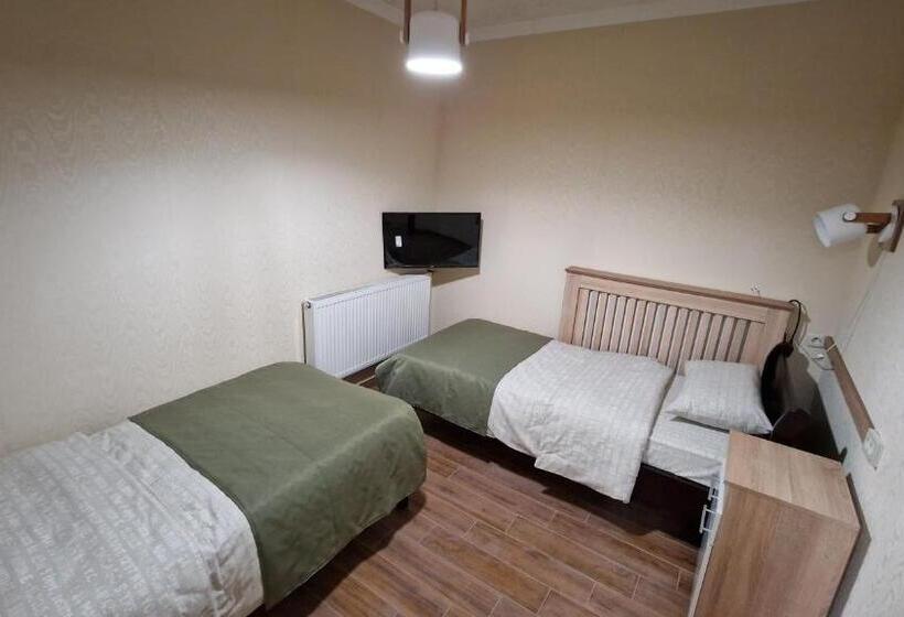 1ベッドルームアパートメント, ник аэро