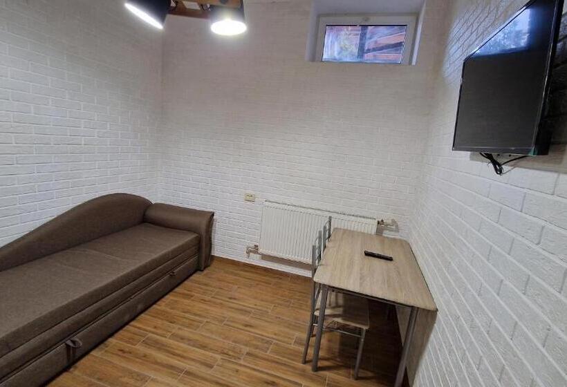 1ベッドルームアパートメント, ник аэро