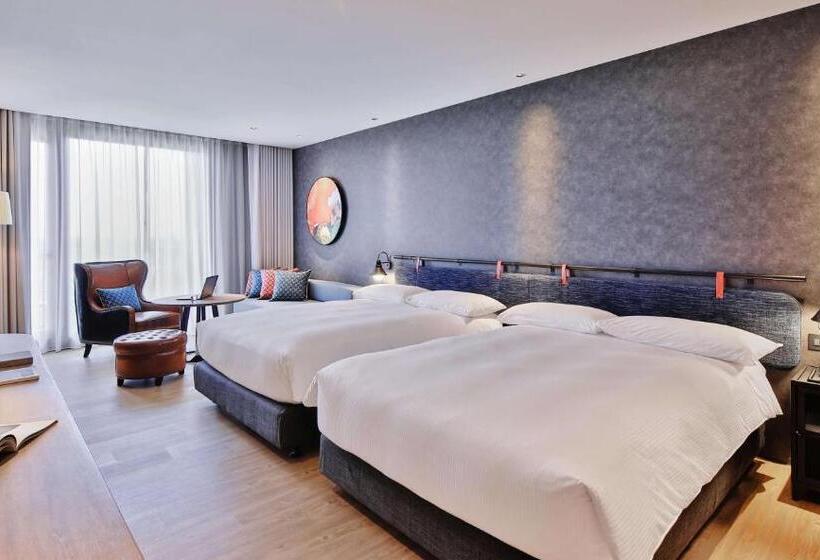 اتاق لوکس خانوادگی, Just Sleep Tainan Hushan