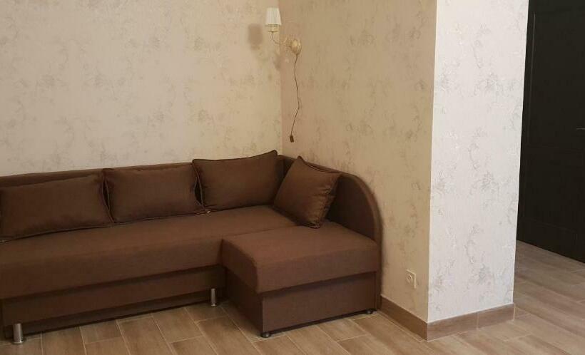 デラックスファミリールーム, ник аэро