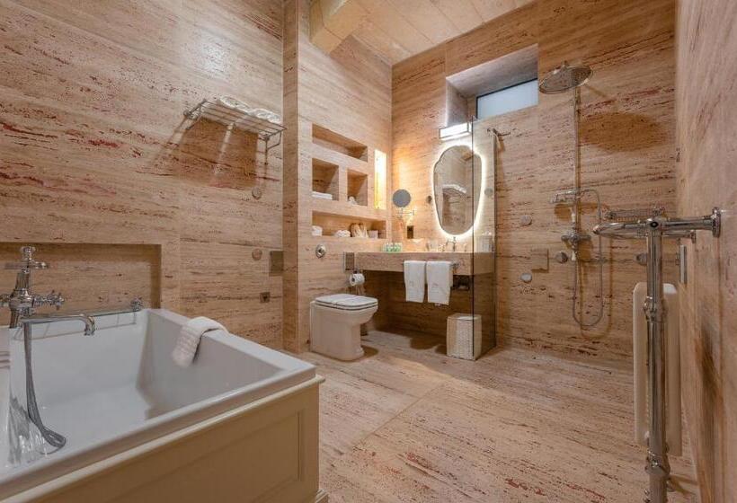 سوئیت با تخت بزرگ, Palazzo Bifora