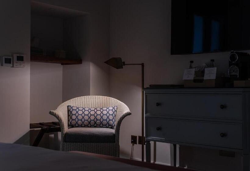 سوئیت با تخت بزرگ, Palazzo Bifora