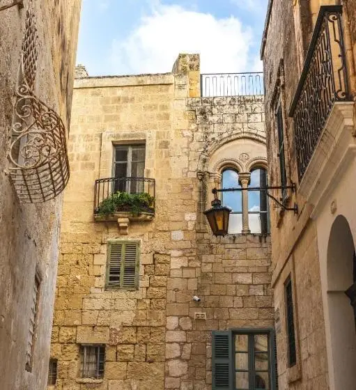 سوئیت با بالکن, Palazzo Bifora