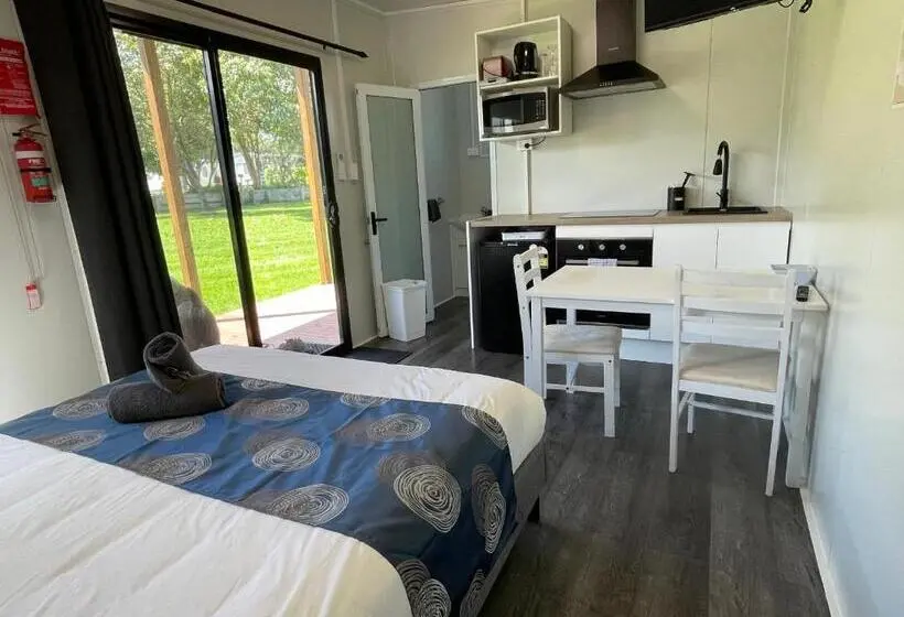 スーペリアスタジオ, Marlo Caravan Park & Motel