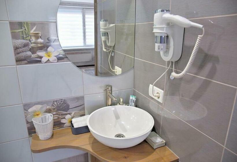 Standardzimmer, затишні апартаменти Bed&bike