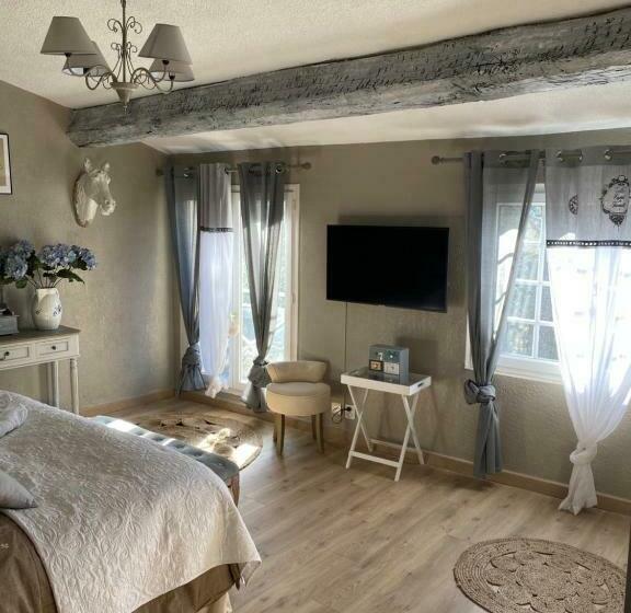 Номер Стандарт Вид на Бассейн, La Bergerie Des Oliviers