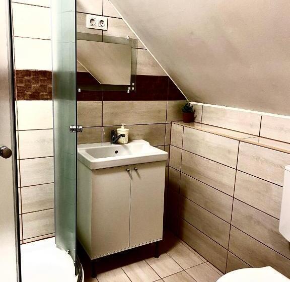 Номер Стандарт, Fakanalas Fogadó