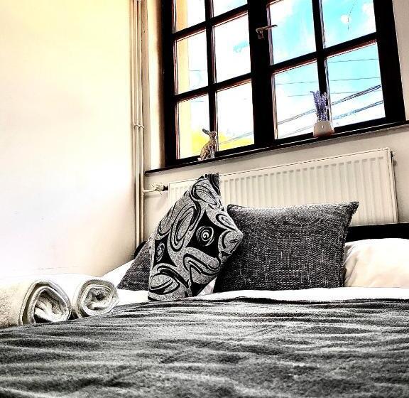 Номер Стандарт, Fakanalas Fogadó