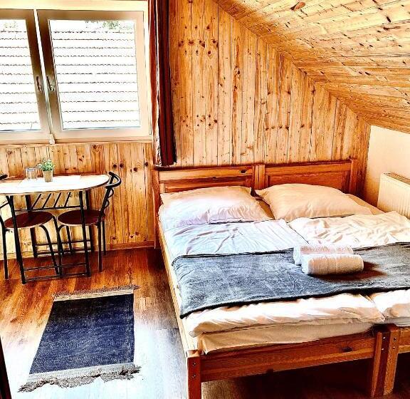 Трежместный Номер Economy, Fakanalas Fogadó