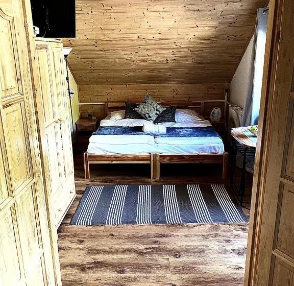 Семейный Номер Вид на Горы, Fakanalas Fogadó