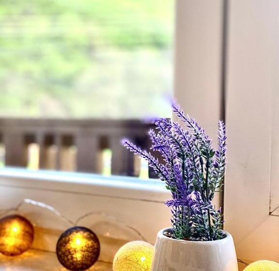 Семейный Номер Вид на Горы, Fakanalas Fogadó