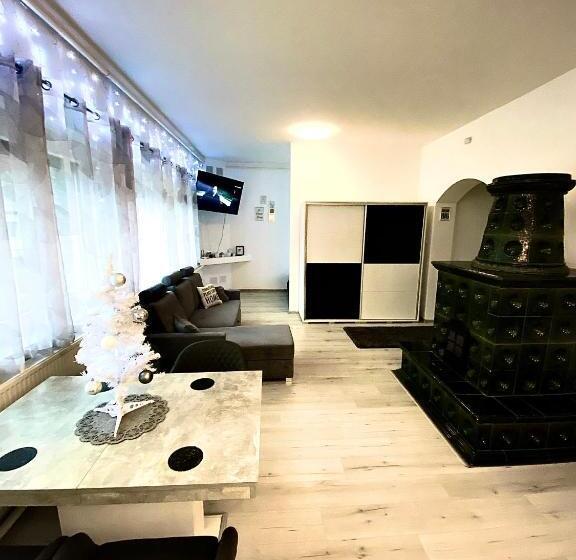 Студия Deluxe, Fakanalas Fogadó