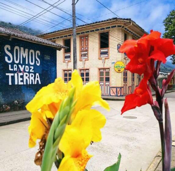 غرفة عائلية مطلّة علي الجبل, Hostal Casa Victoria Pijao