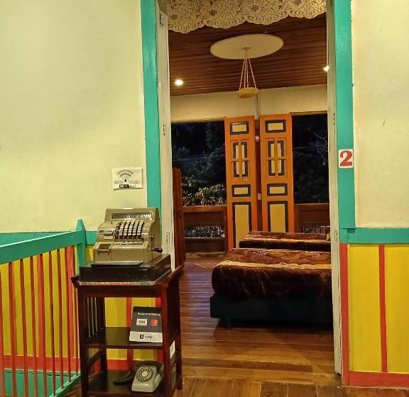 غرفه قياسيه سريرين مزدوجين, Hostal Casa Victoria Pijao