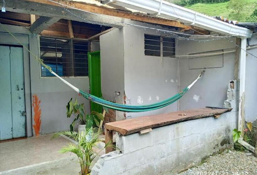 سرير فى غرفة مشتركه, Hostal Casa Victoria Pijao