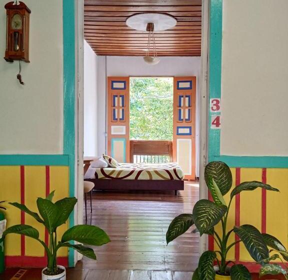 غرفة عائلية مطلّة علي الجبل, Hostal Casa Victoria Pijao