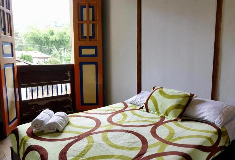 غرفة عائلية مطلّة علي الجبل, Hostal Casa Victoria Pijao