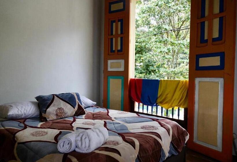 غرفة عائلية مطلّة علي الجبل, Hostal Casa Victoria Pijao