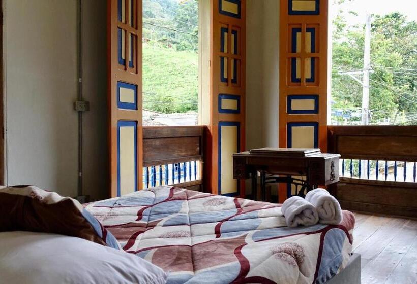 غرفة عائلية مطلّة علي الجبل, Hostal Casa Victoria Pijao