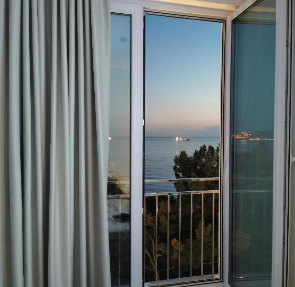 اتاق استاندارد با چشم‌انداز دریا, Montenino