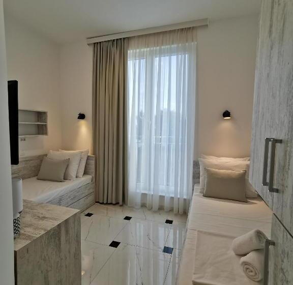 اتاق استاندارد با چشم‌انداز دریا, Montenino