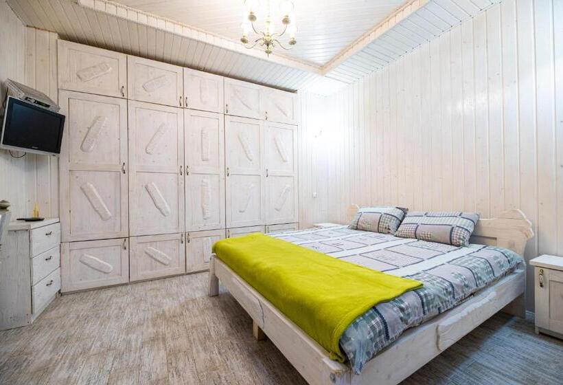 سوییت با چشمانداز کوه, Chateau