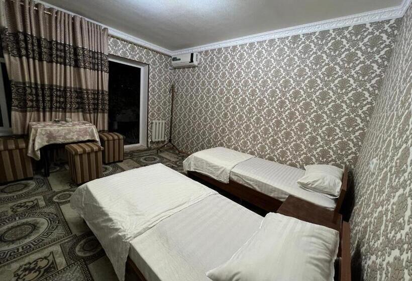 غرفة سوبيريور ثلاثية, Dilnura Guest House