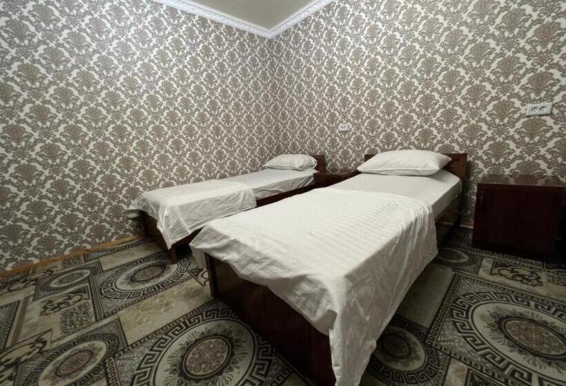 غرفة سوبيريور ثلاثية, Dilnura Guest House