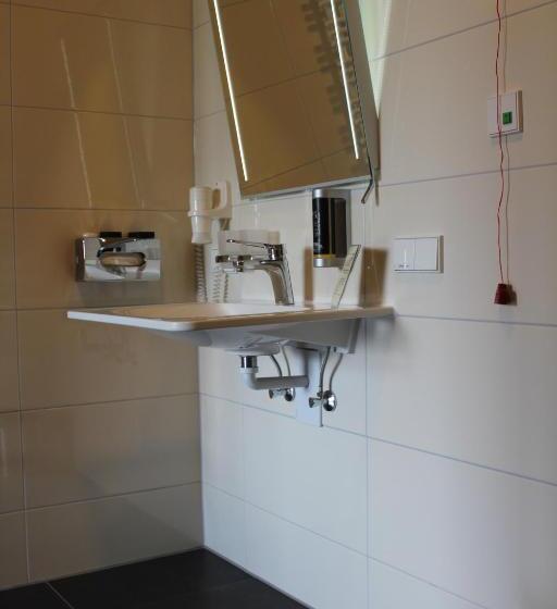 适合残疾人使用的标准间, Farmer Hotel Basedow