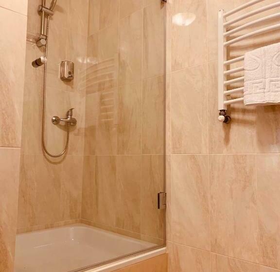 سوییت, готельно ресторанний комплекс «галицький замок»