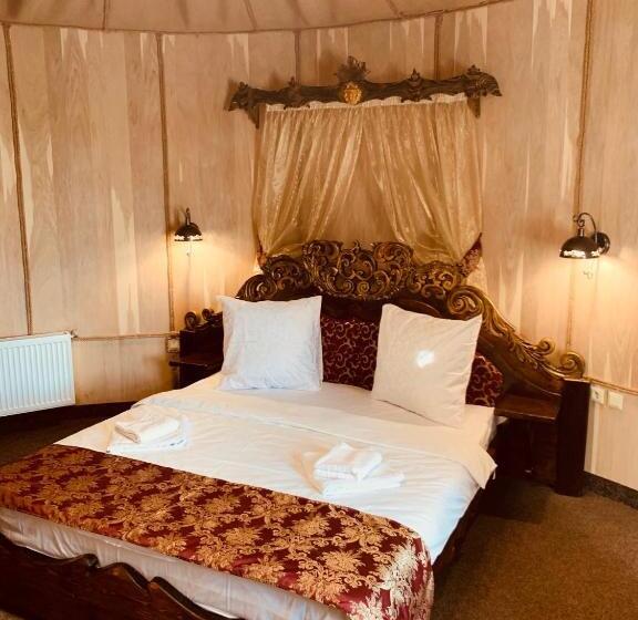 سوییت, готельно ресторанний комплекс «галицький замок»